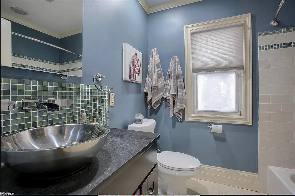 736 Gardenia Avenue - 1 — Photo 2