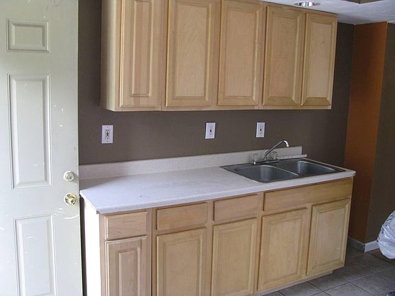 4th image of 1425 N Park Pl
