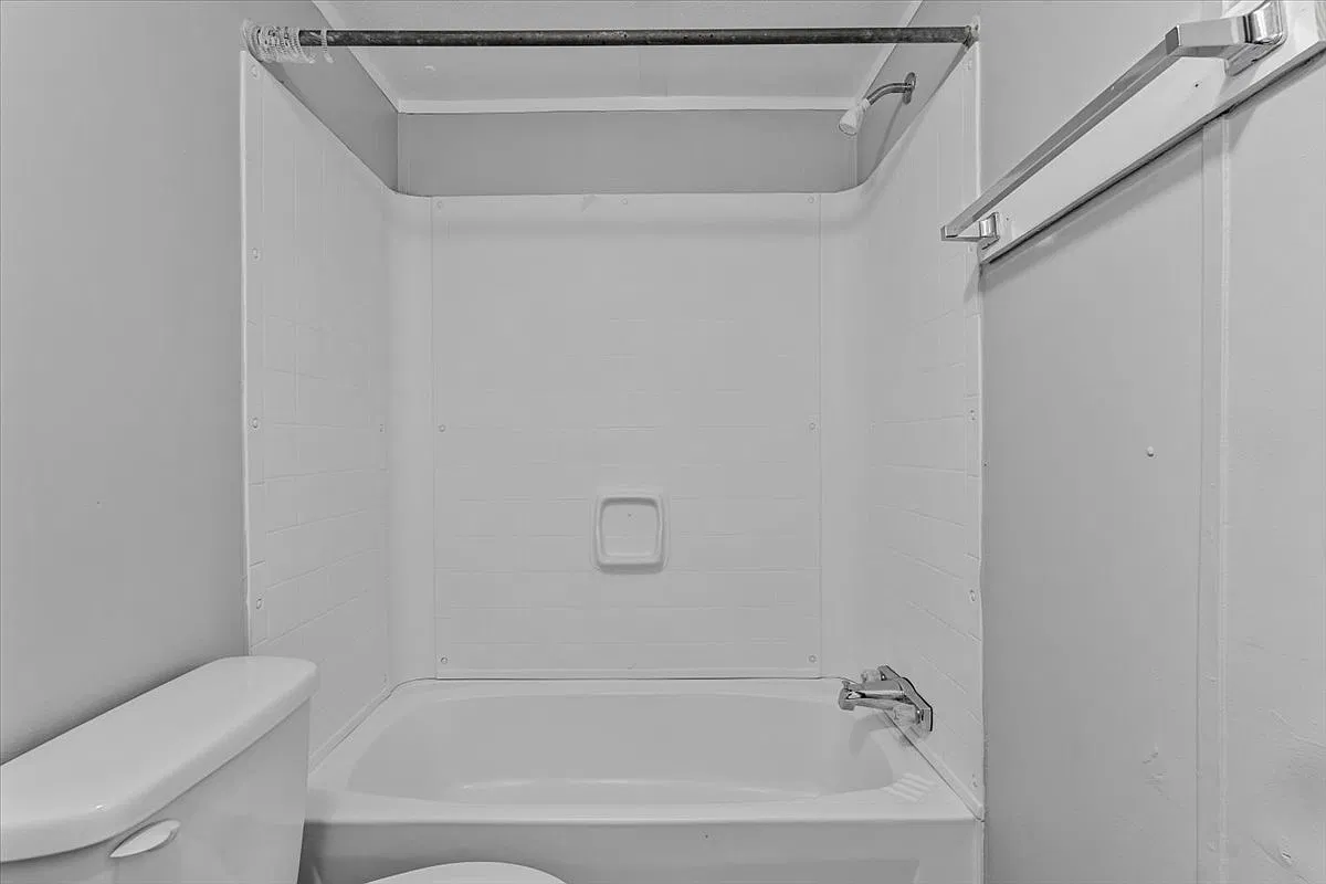2 bed, 776 sqft, $1,350 — Photo 1