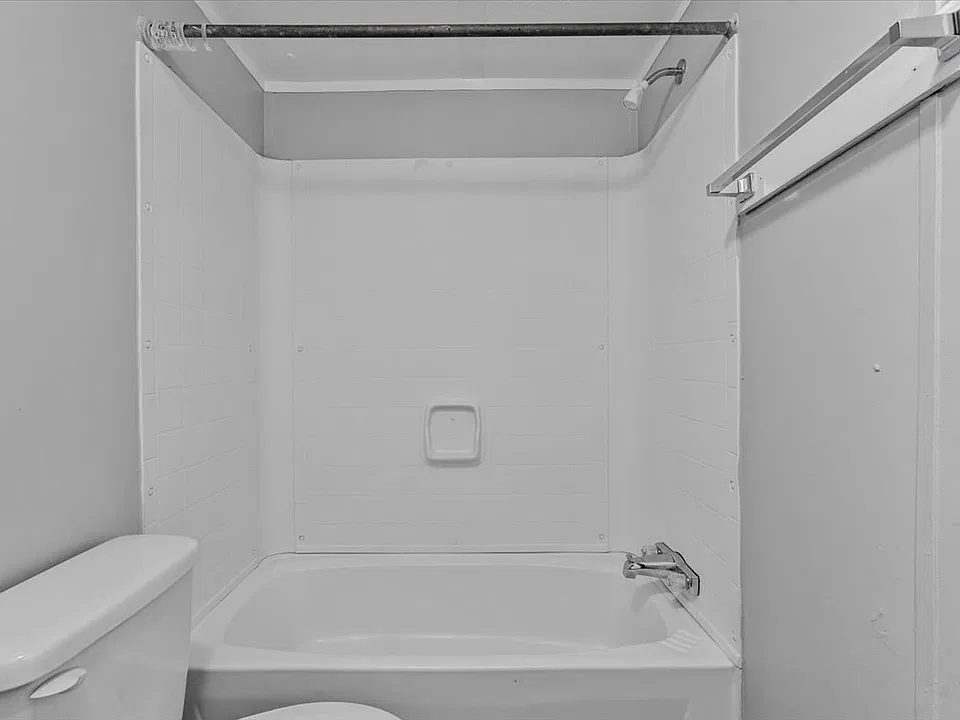 132 W Sourwood Dr