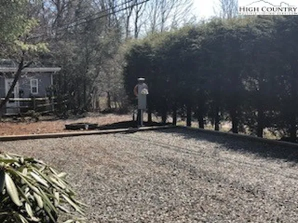 104 Pine Valley Road, Newland, NC 28657