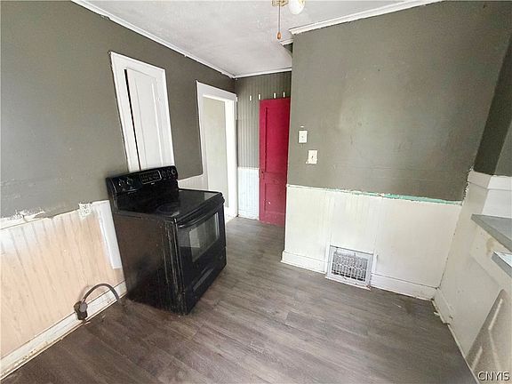 2nd image of 124 Baldwin Ave