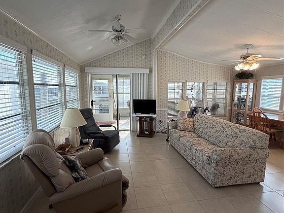 5th image of 42 Turtle Road