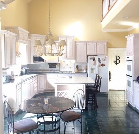 Huge Kitchen
						:
						Kitchen