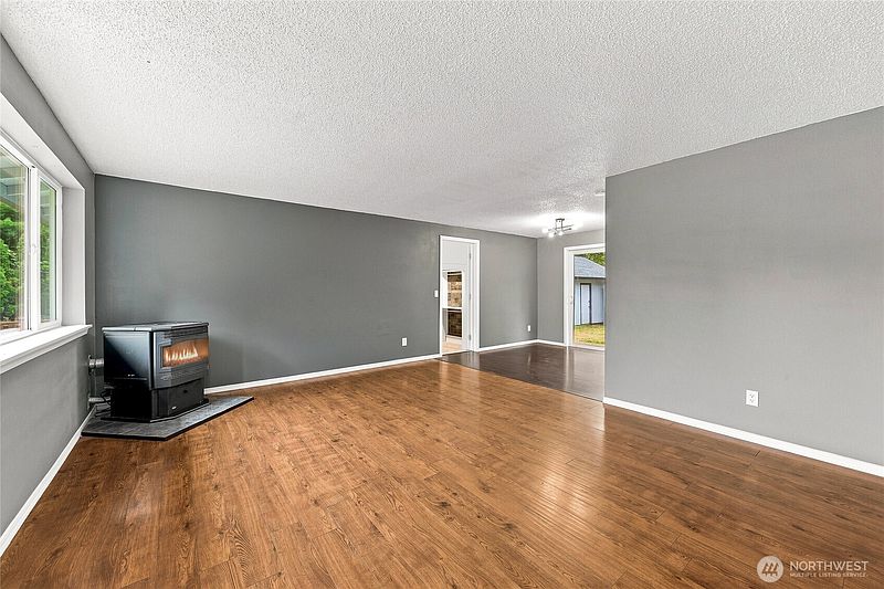 4th image of 24418 Terrace Place