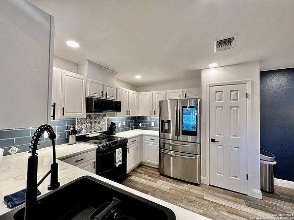 5th image of 1226 Bluff Creek Cir