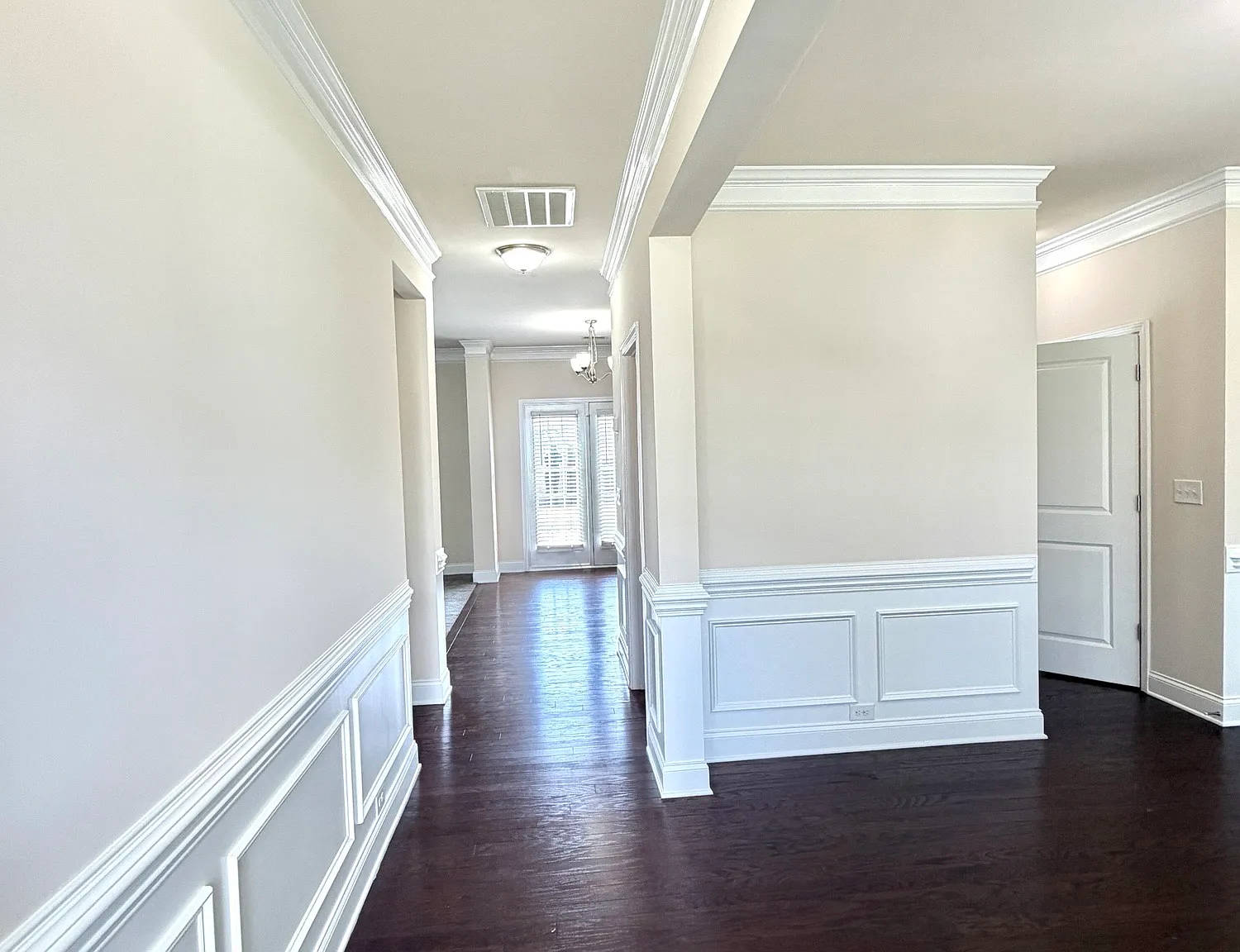 4 bed, 2.5 bath, 2428 sqft, $2,300 — Photo 3