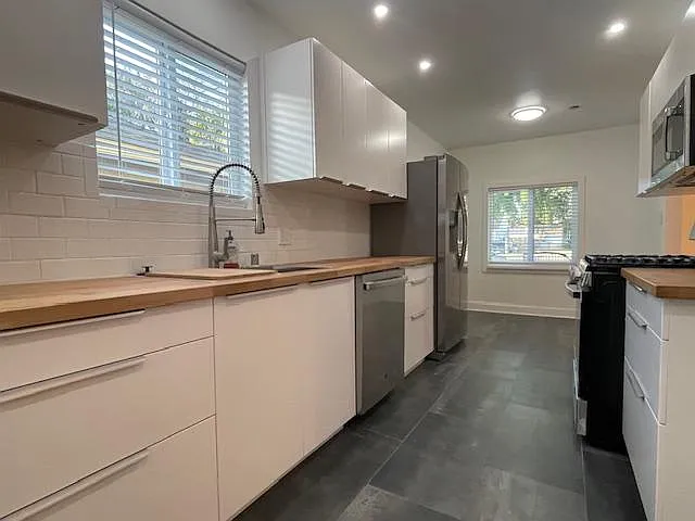 4133 Huron Ave — Photo 3