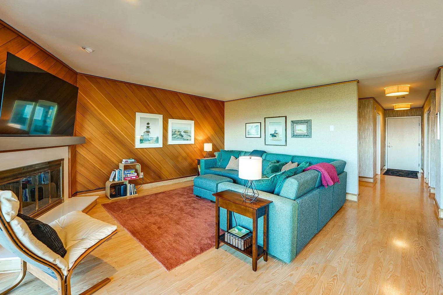 2 bed, 2.0 bath, 1076 sqft, $2,983 — Photo 3