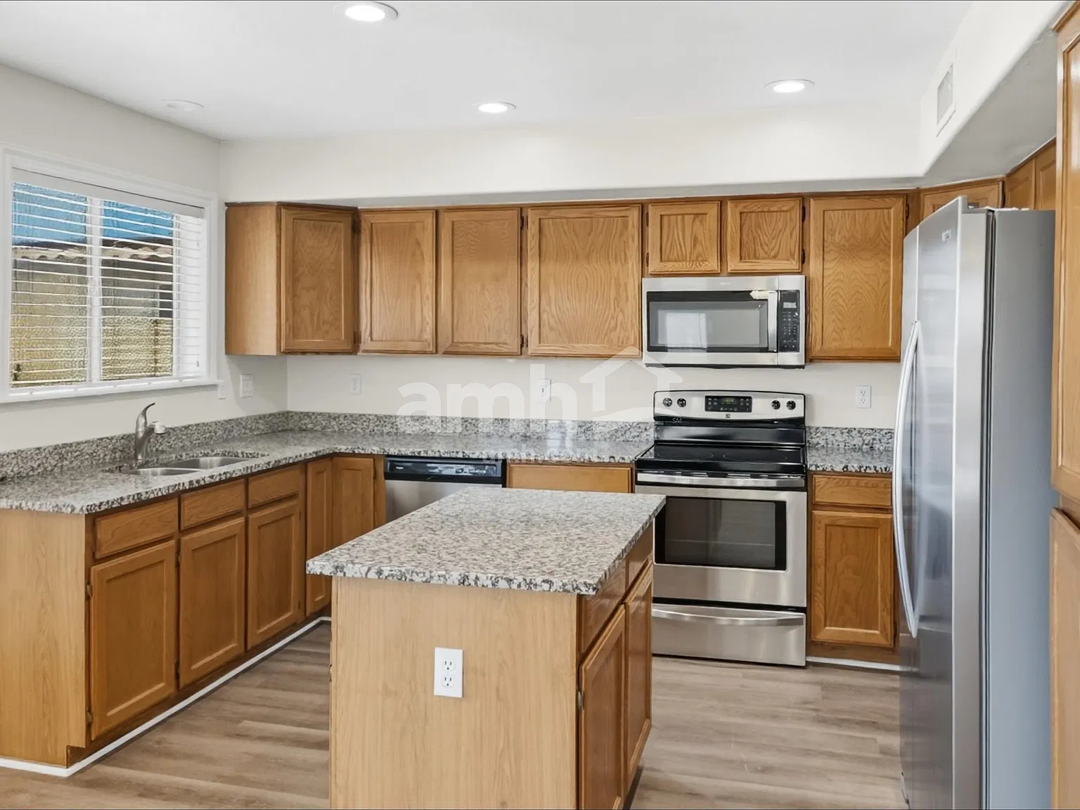 4 bed, 2.5 bath, 2345 sqft, $2,335 — Photo 3