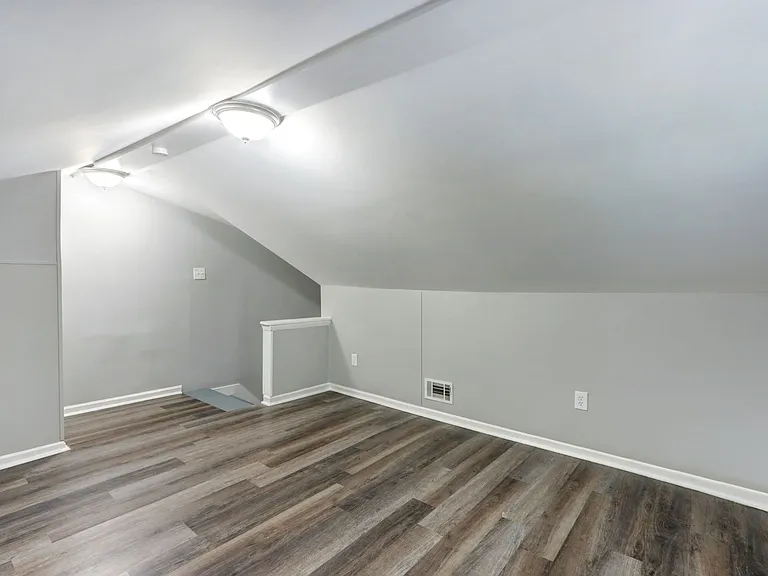 917 West Victory Drive — Photo 10
