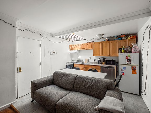 5th image of 237 E 2nd St APT 6a