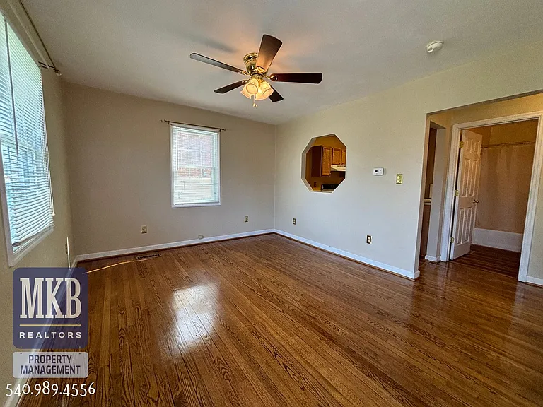 1712 Wayne St NE — Photo 4