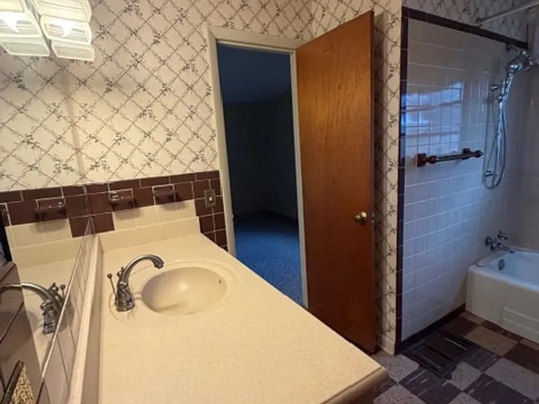 1701 Westside Dr — Photo 13