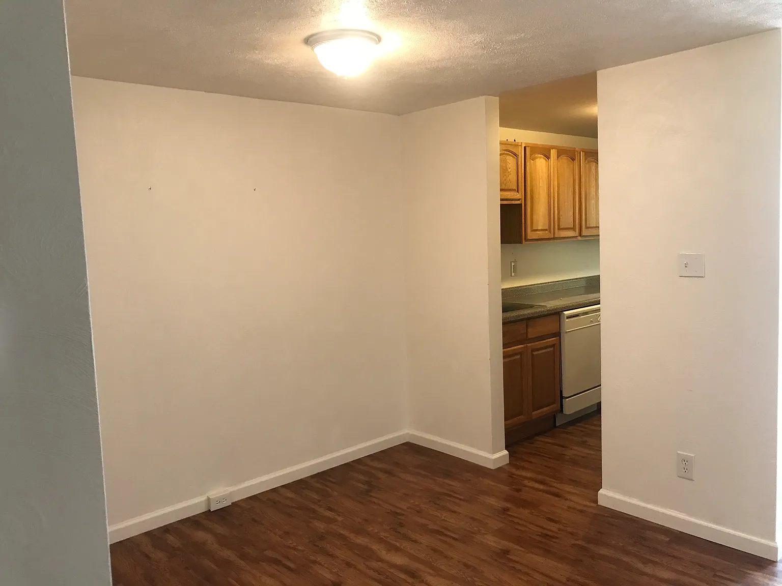 2 bed, 2500 sqft, $1,050 — Photo 4