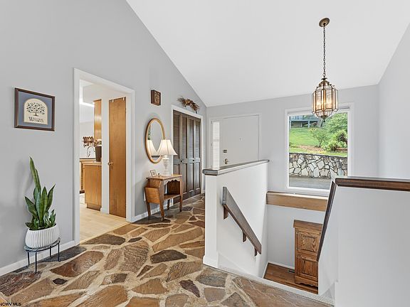 5th image of 2 Ridge Pl