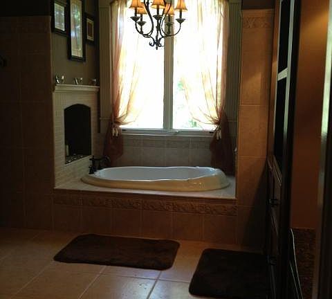 4th image of 18475 Iroquois Dr