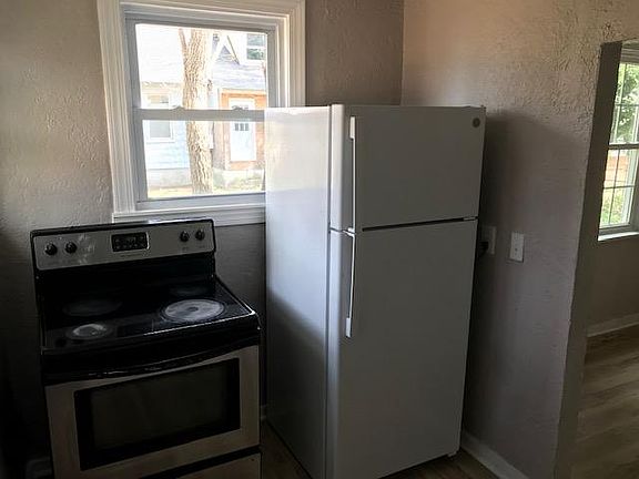 4th image of 9325 Chelsea Ave #2