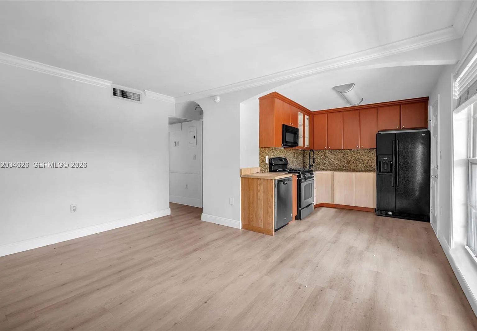 Virginia Pointe Condo — Photo 1