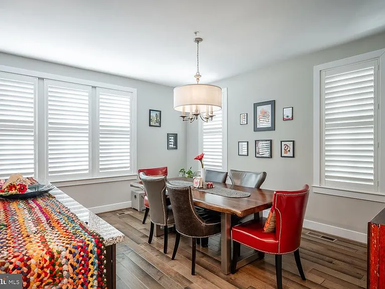 1126 N Stuart St — Photo 32