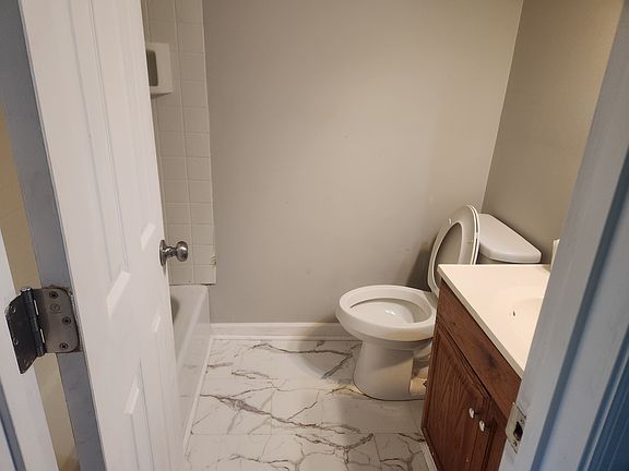 5th image of 631 Hillcrest Dr