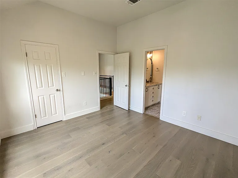 9257 Scenic Bluff Dr — Photo 29