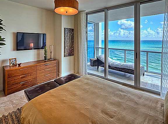 4th image of 6899 Collins Ave Unit 1507