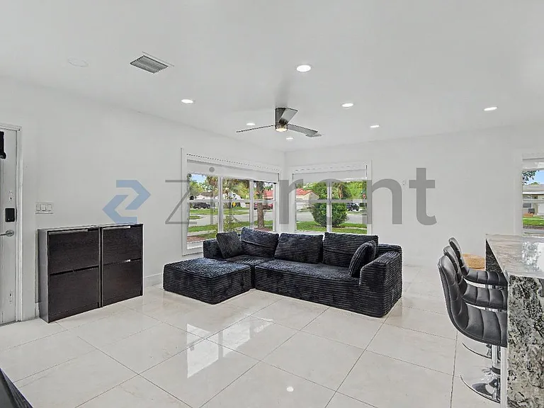 1615 Taft St — Photo 6