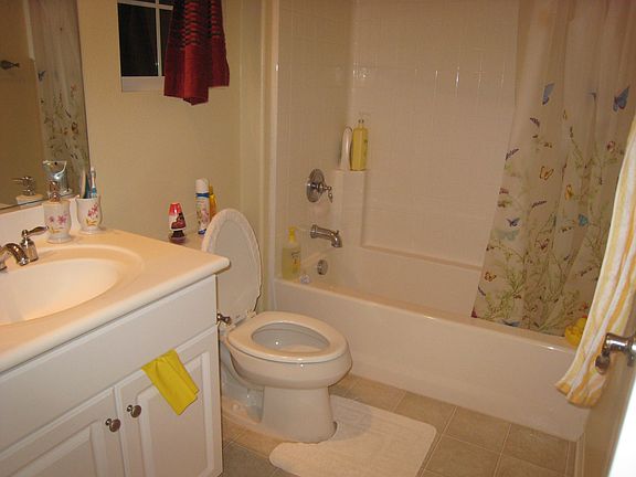 Bathroom in 2nd bedroom