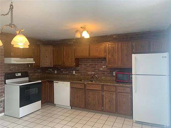 2nd image of 1605 Douglas Ave #Townhouse 6