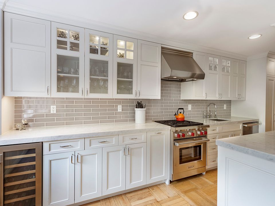 1st image of 3L Manhattan Ave