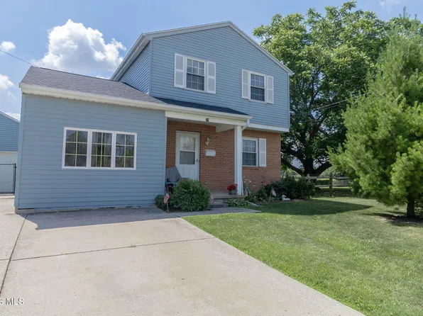35 Santus Dr, Rossford, OH 43460