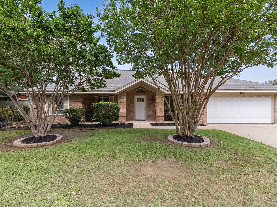 1st image of 908 Vicksburg Ln