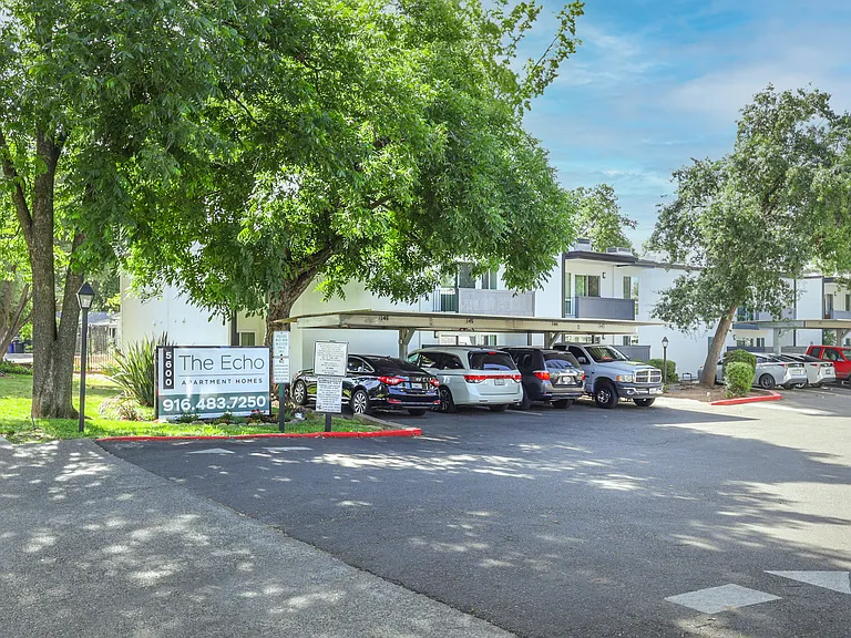 Courtyard Apartments — Photo 40