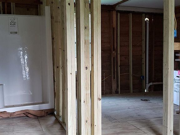 5th image of 226 Leslie St
