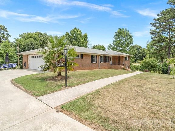 3rd image of 1918 W Laporte Dr
