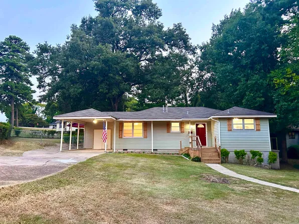 704 Forest Ln, Benton, AR 72019