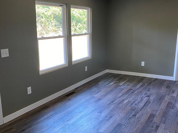 2nd image of 105 Lauderdale Ct