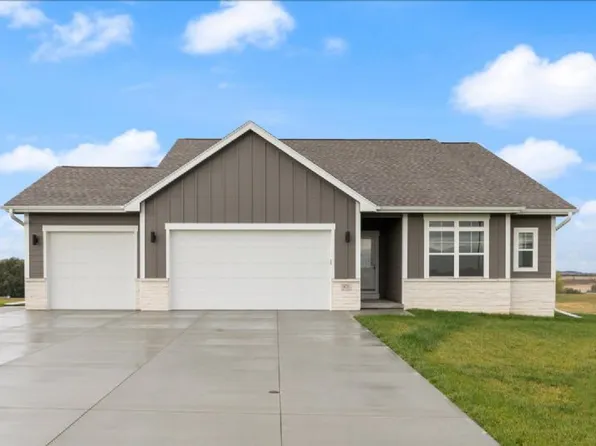 903 Fairview Hills Dr, Malvern, IA 51551