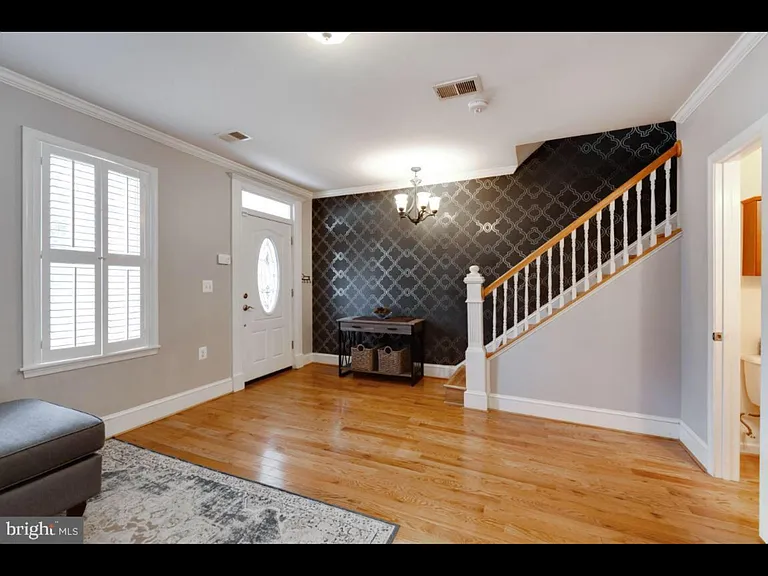 1637 Kramer St NE — Photo 5