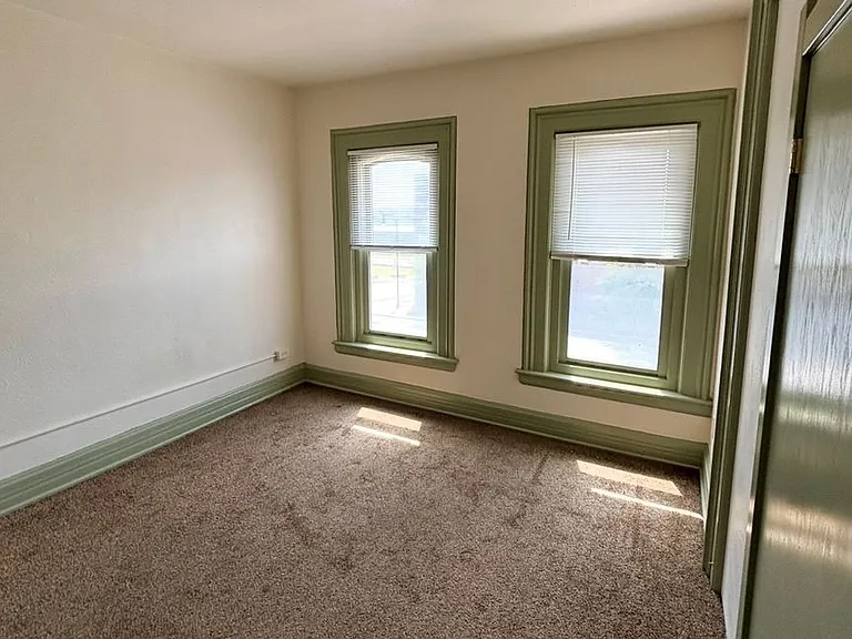 1007 N Summit St — Photo 25