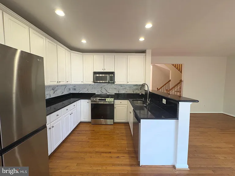24652 Kings Canyon Sq — Photo 7