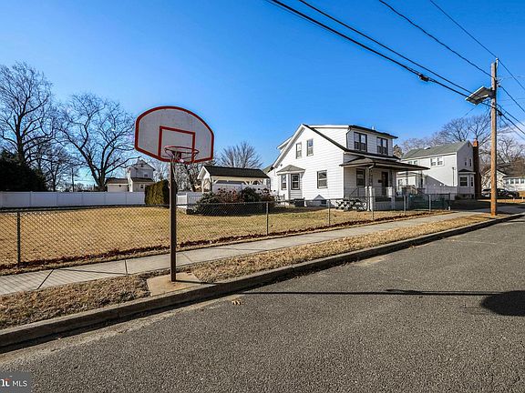 3rd image of 502 Wesley Ave
