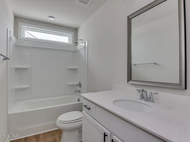 827 Justify Loop — Photo 30