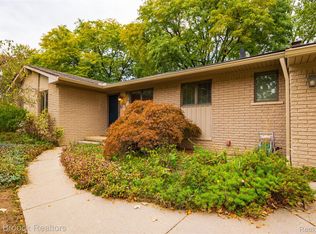 304 Paragon Ave, Troy, MI 48098