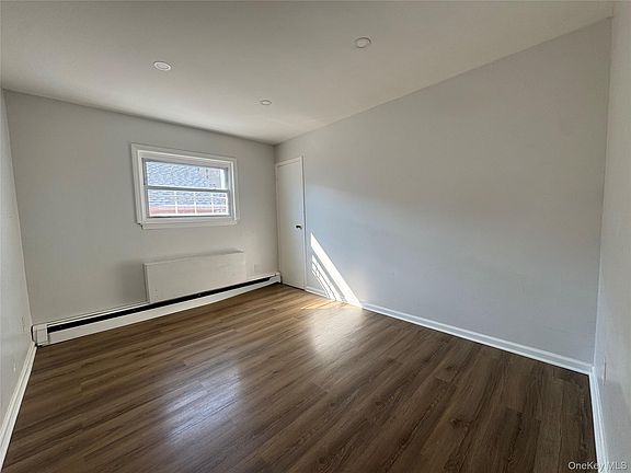 5th image of 1726 Plainview Avenue
