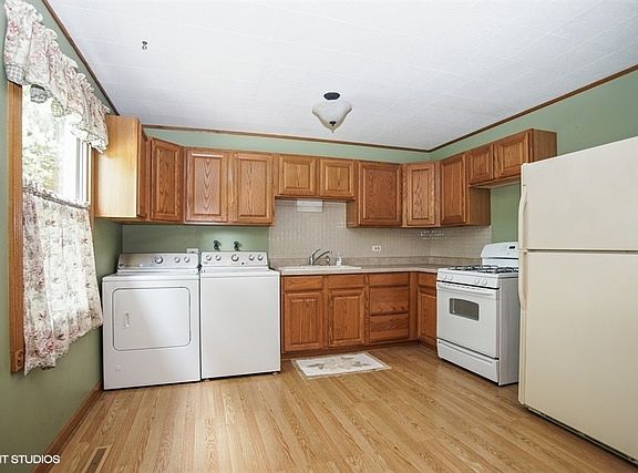3rd image of 7001 East Ave
