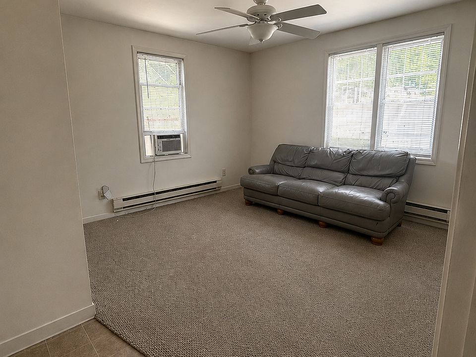 1st image of 119 4th St APT 1