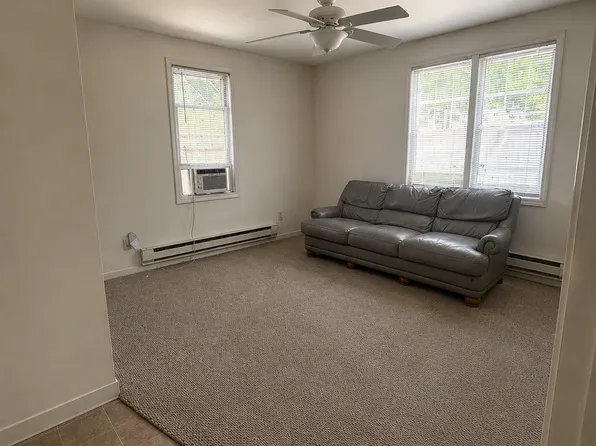 119 4th St APT 1, La Salle, IL 61301