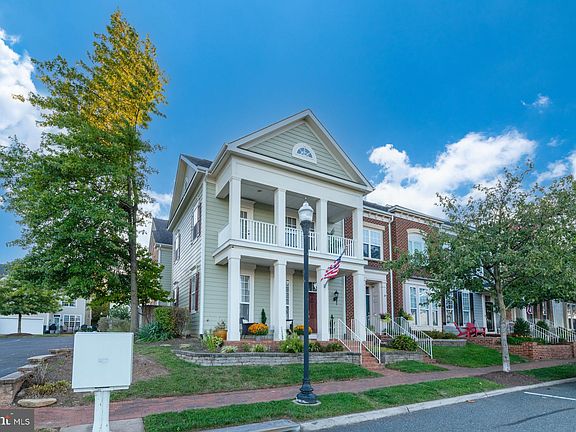 2nd image of 701 Harbor Side St